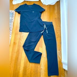 Women’s FIGS Scrub Set